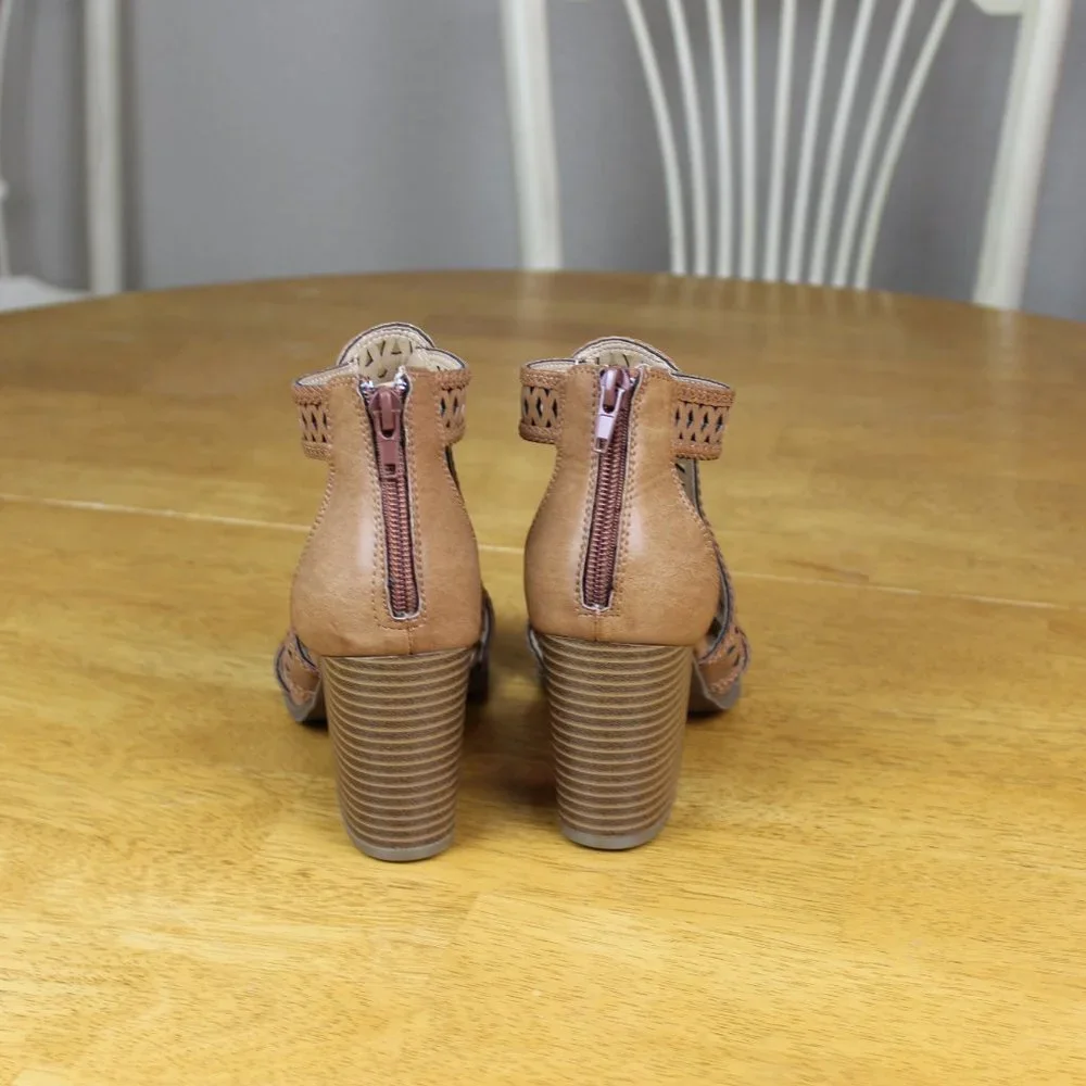 ✨ Closet Refresh - Simply Styled “Shelby” Open Toe Booties - Picture 4 of 8